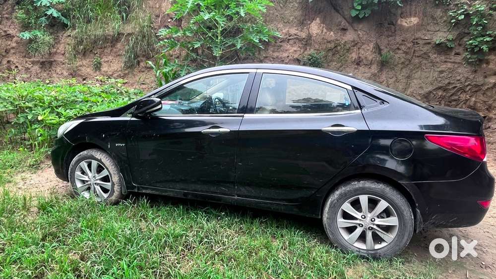 Hyundai Verna Petrol At 2012