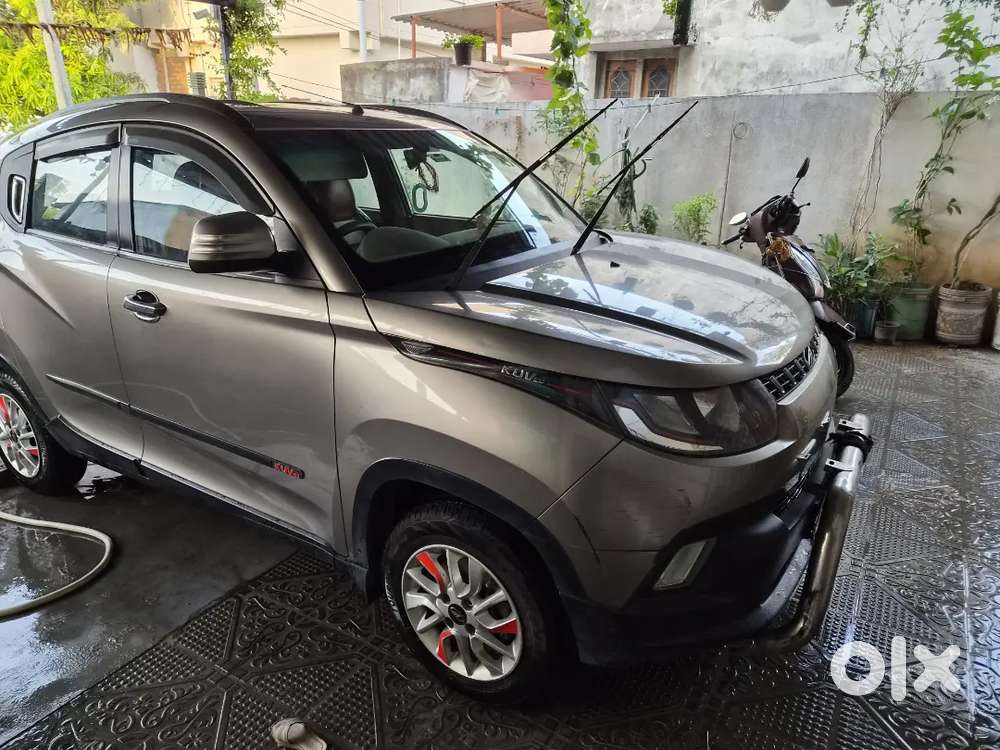Mahindra Kuv 100