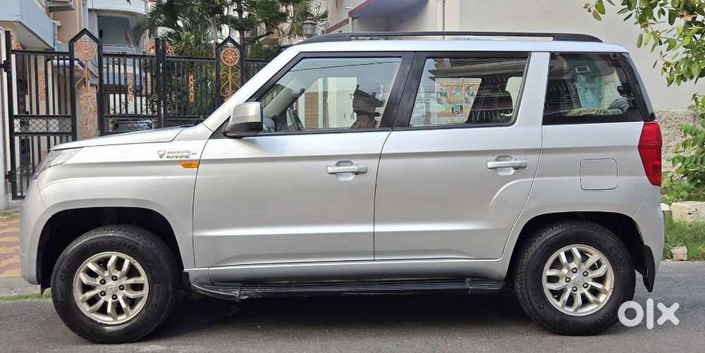 Mahindra Tuv 300 Mhawk100 T8, 2016, Petrol