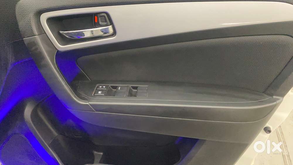 Maruti Suzuki Vitara Brezza 1.5 Zxi Plus At, 2020, Petrol