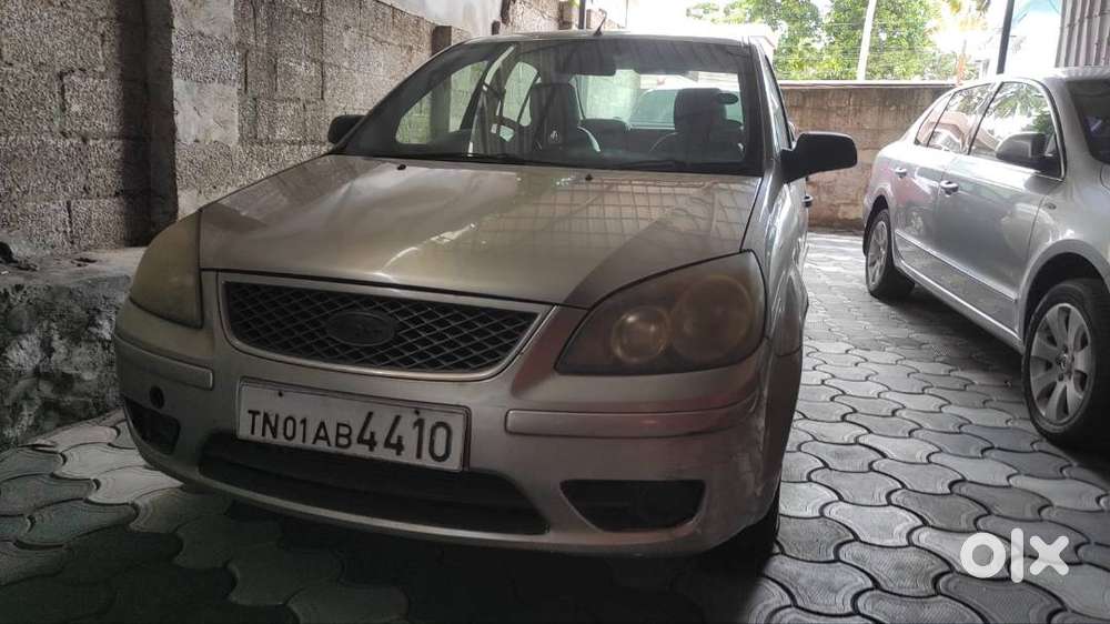 Power Steering, Power Window, Center Lock