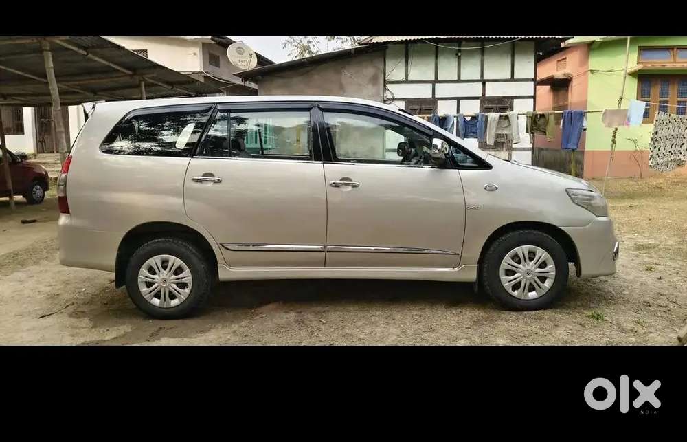 Toyota Innova Hycross 2012
