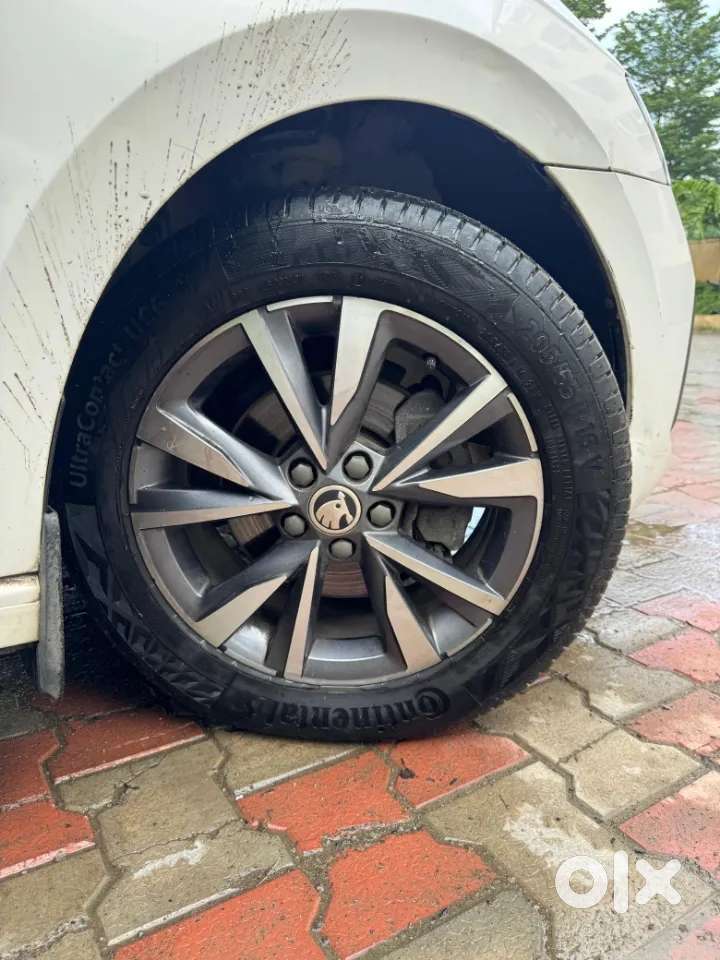 Skoda Slavia Style 1.0l Tsi At, 2022, Petrol