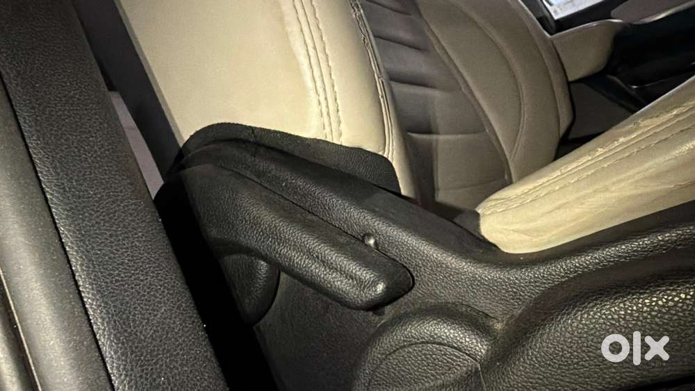 Mahindra Xuv700 2.0 Ax 5 Petrol At Str, 2022, Petrol