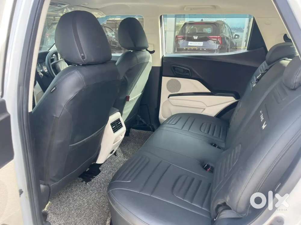 Mahindra Xuv 3xo Mx3 Diesel Manual  2024 December Model  27,000 Km