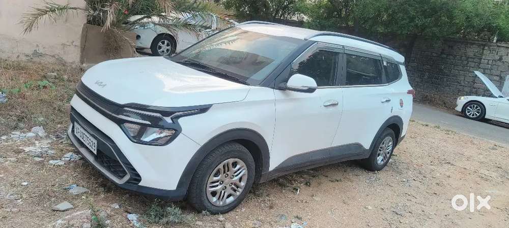 Kia Carens 2024 Petrol Well Maintained