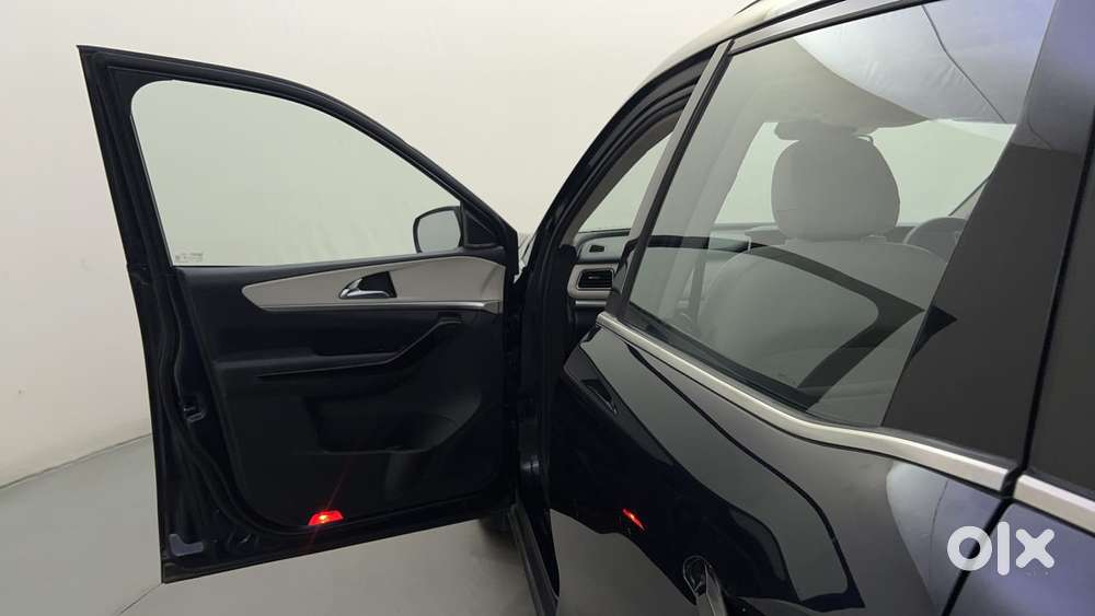 Mahindra Xuv700 2.2 Ax 7 Diesel At Luxury Pack Str, 2024, Diesel