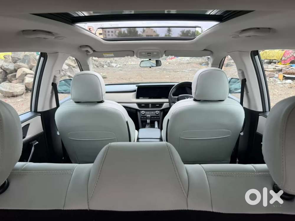 Mahindra Xuv700 2.0 Ax 5 Petrol At Str, 2022, Petrol
