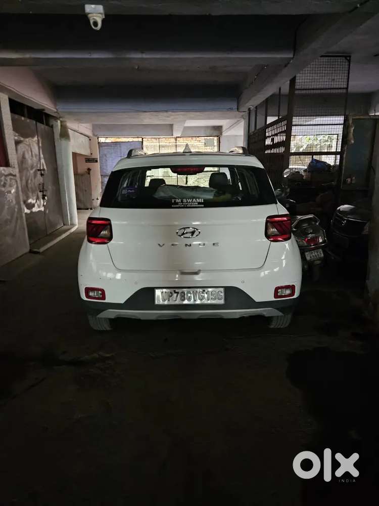 Hyundai Venue 2022 Petrol 14000 Km Driven