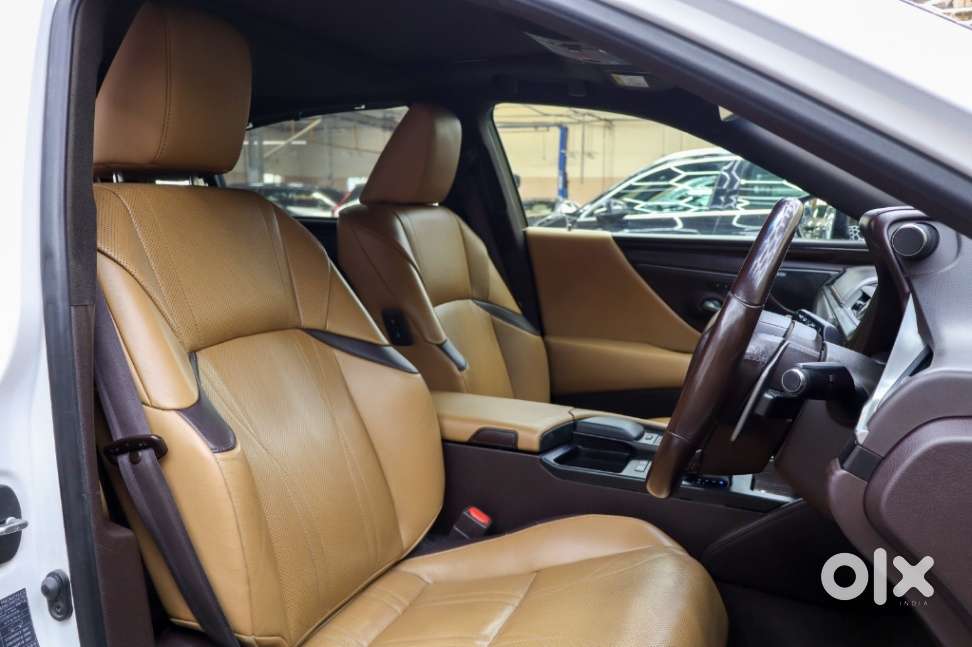 Lexus Es 300h Luxury, 2020, Cng & Hybrids
