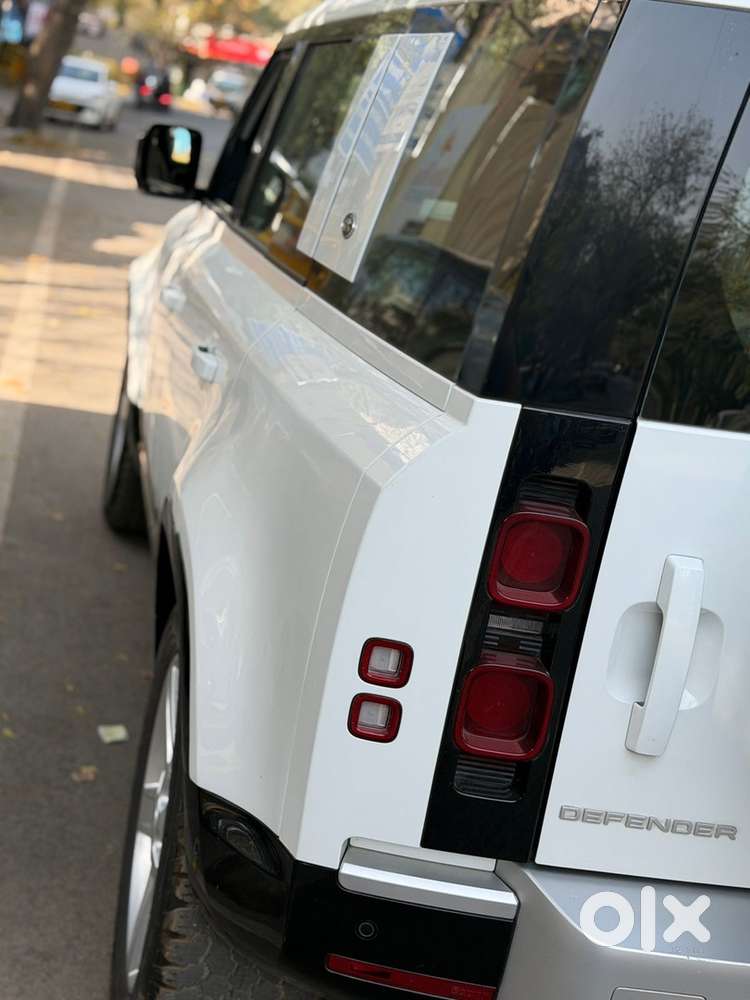 Land Rover Defender 2023