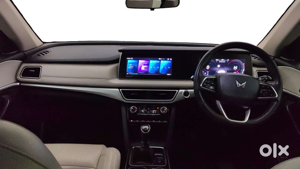 Mahindra Xuv700 2.0 Ax 5 Petrol Mt 7 Str, 2021, Diesel