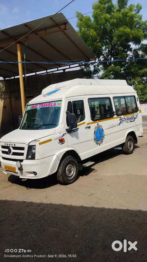 Force Motors Trax Cruiser 2023 Diesel Showroom Track