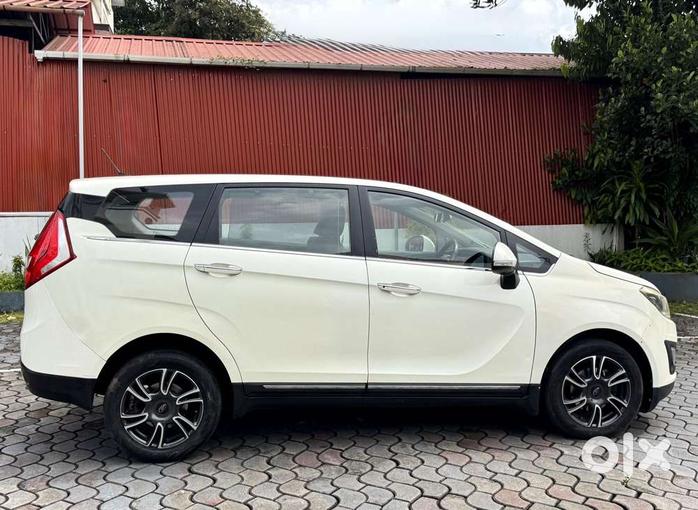 Mahindra Marazzo M8, 2018, Diesel