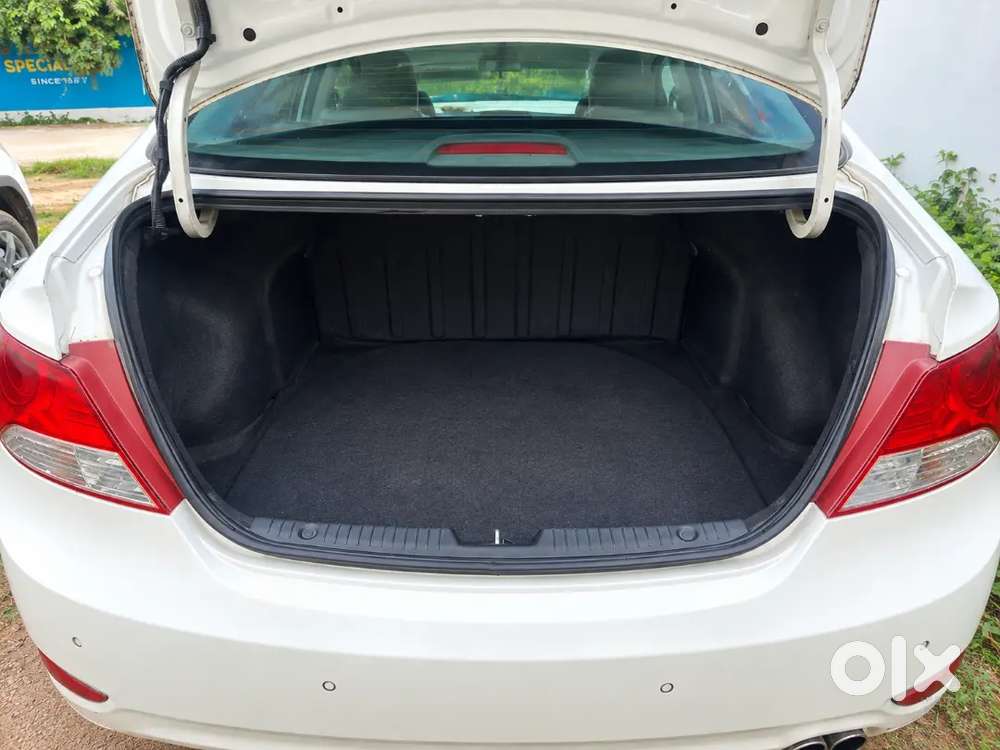 Hyundai Verna Diesel Manual 2014 Variant