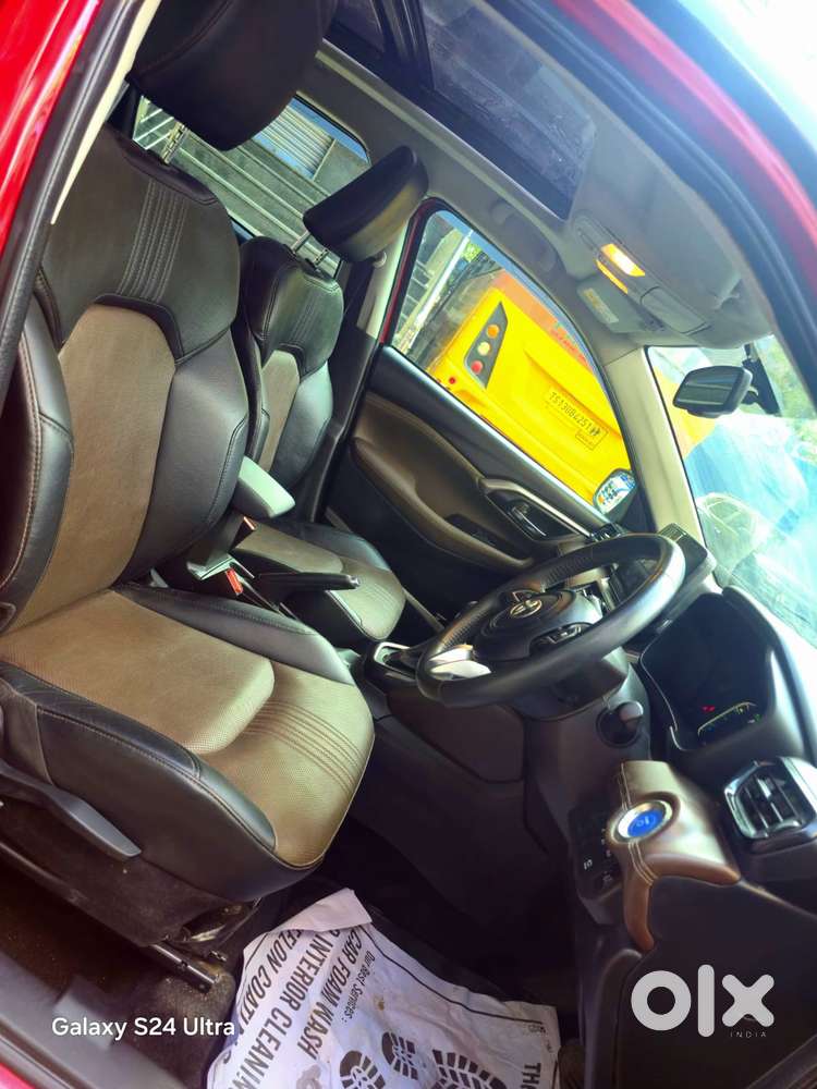 Toyota Urban Cruiser Hyryder 1.5 V Hybrid, 2023, Petrol