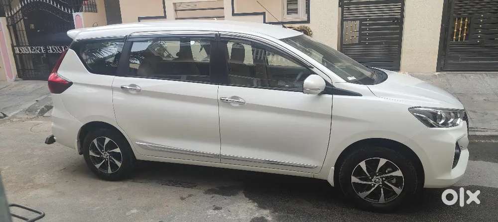 Toyota Rumion V At Petrol Automatic 2025