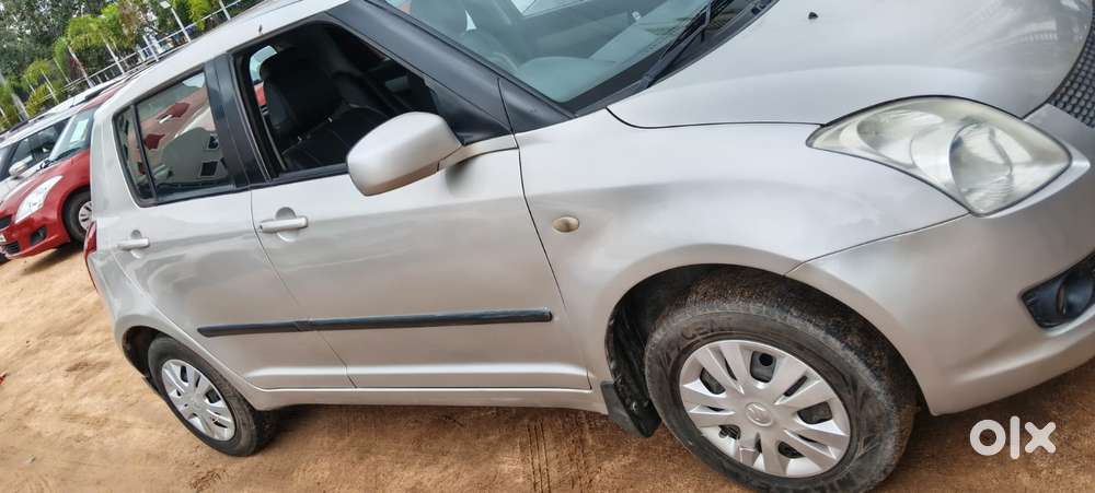 Maruti Suzuki Swift Vxi Bsiv, 2011, Petrol