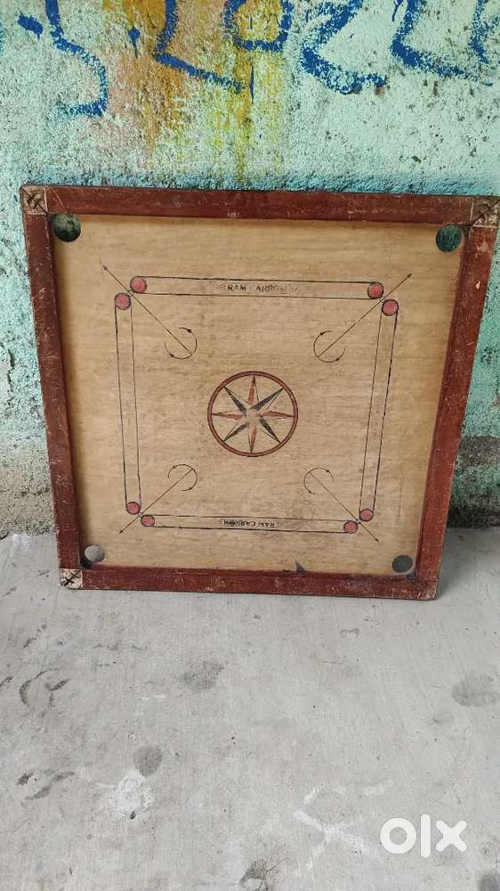 Carrom board