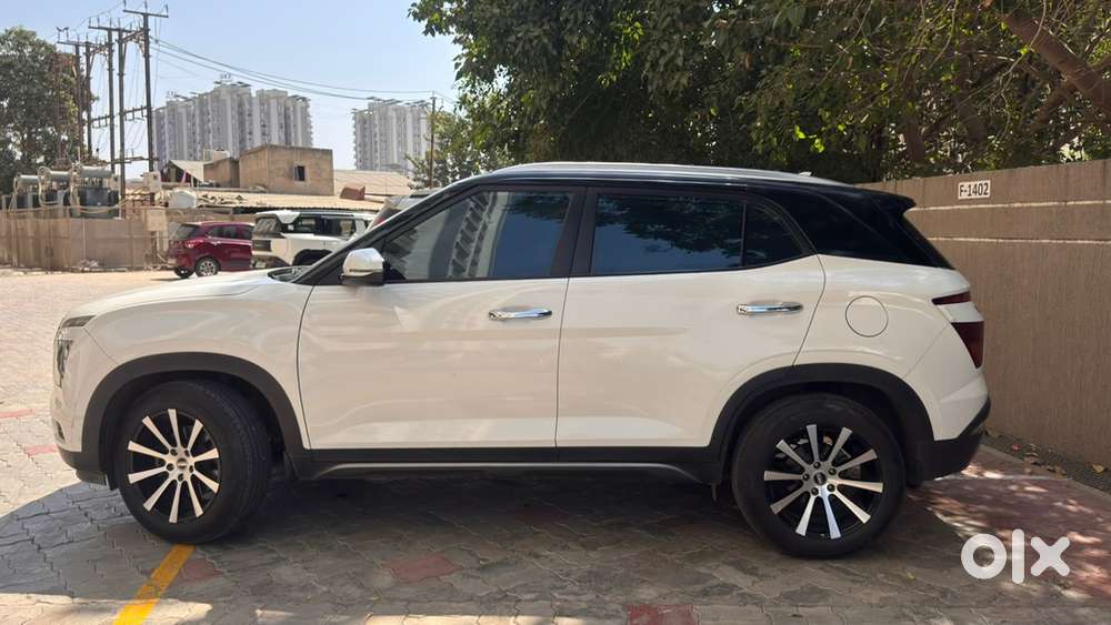 A Stylish White Hyundai Creta-sx 1.5