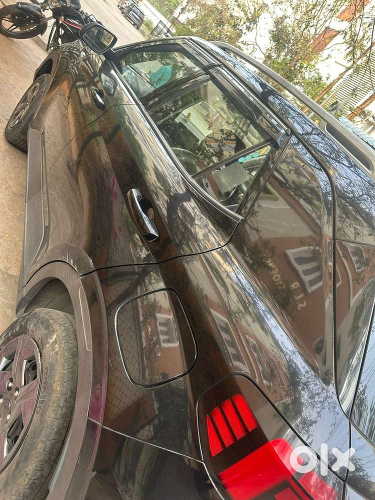 Hyundai Venue 2023 Petrol Well Maintained