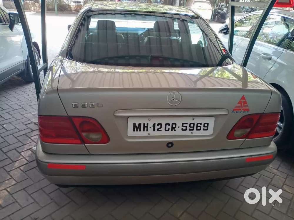 Mercedes Benz E320  Petrol Varient