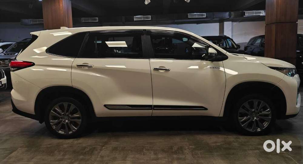 Toyota Innova Hycross 2.0 Zx (o) Hybrid 7 Str, 2024, Petrol