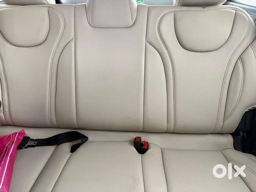 Mahindra Xuv700 2023 Diesel Well Maintained