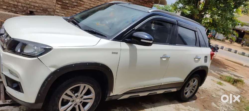 2017 Maruti Suzuki Brezza Zdi+ Dual Tone