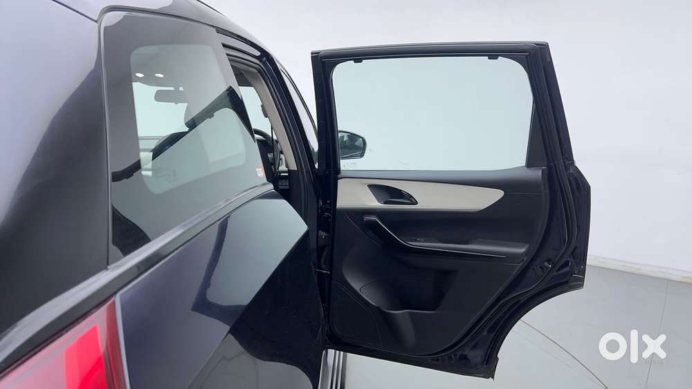 Mahindra Xuv700 2.2 Ax 5 Diesel At Str, 2023, Diesel