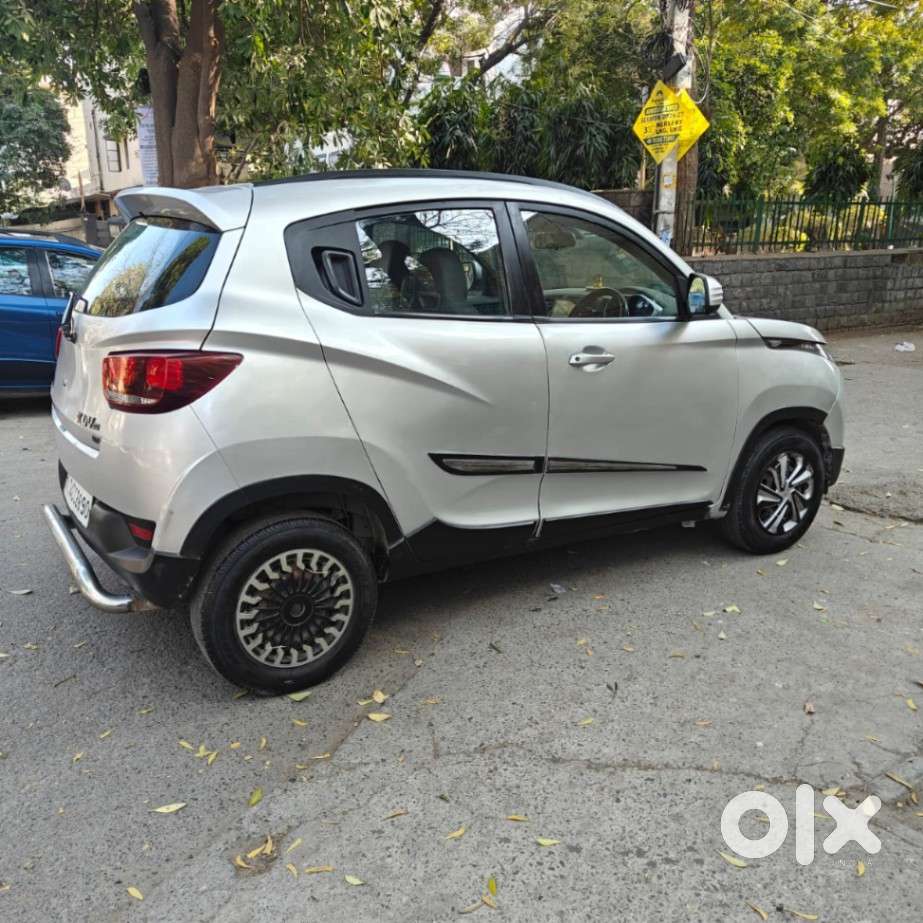 Mahindra Kuv 100