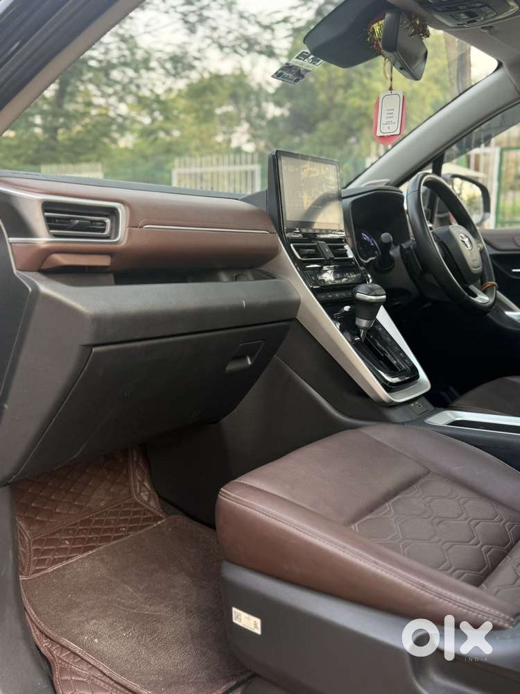 Toyota Innova Hycross 2.0 Zx Hybrid 7 Str, 2023, Petrol