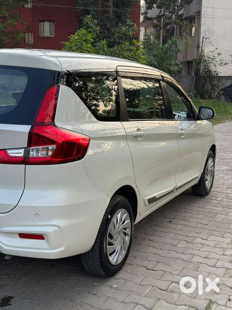 Maruti Suzuki Ertiga 2022-2023 Vxi Cng, 2022, Cng & Hybrids