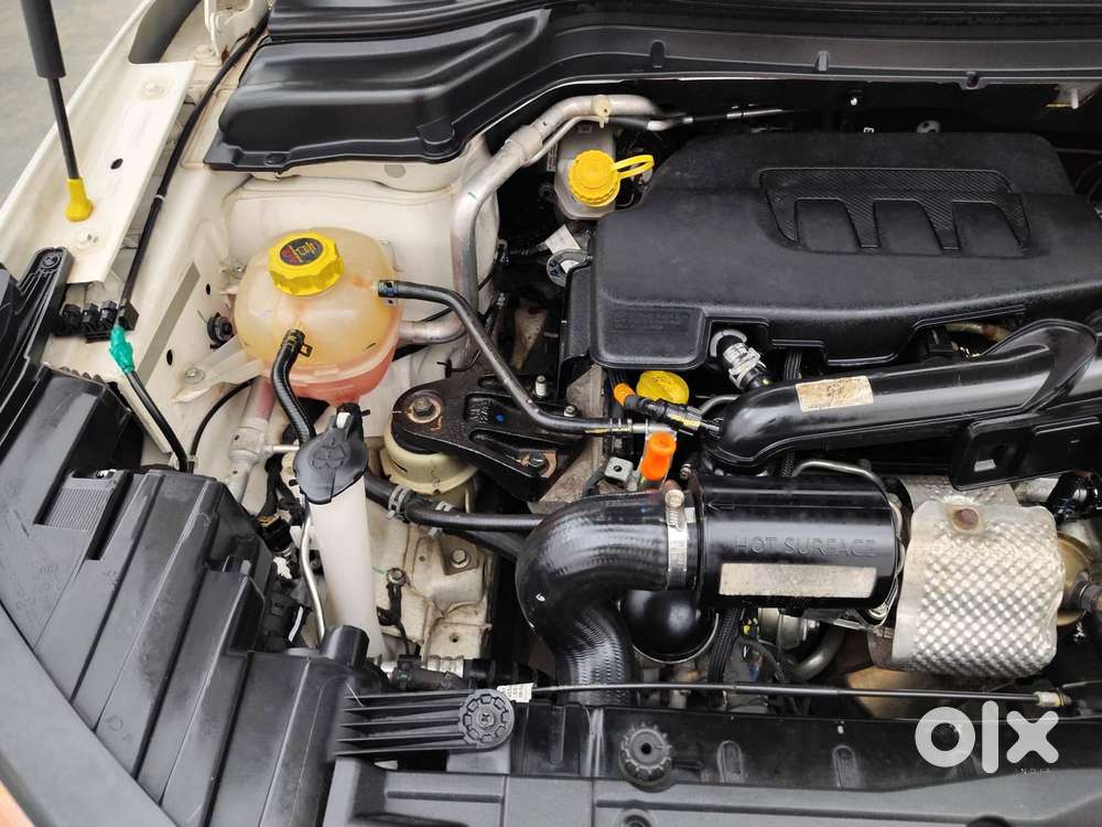 Mahindra Xuv300 1.2 W8 (o) Amt Petrol, 2023, Petrol