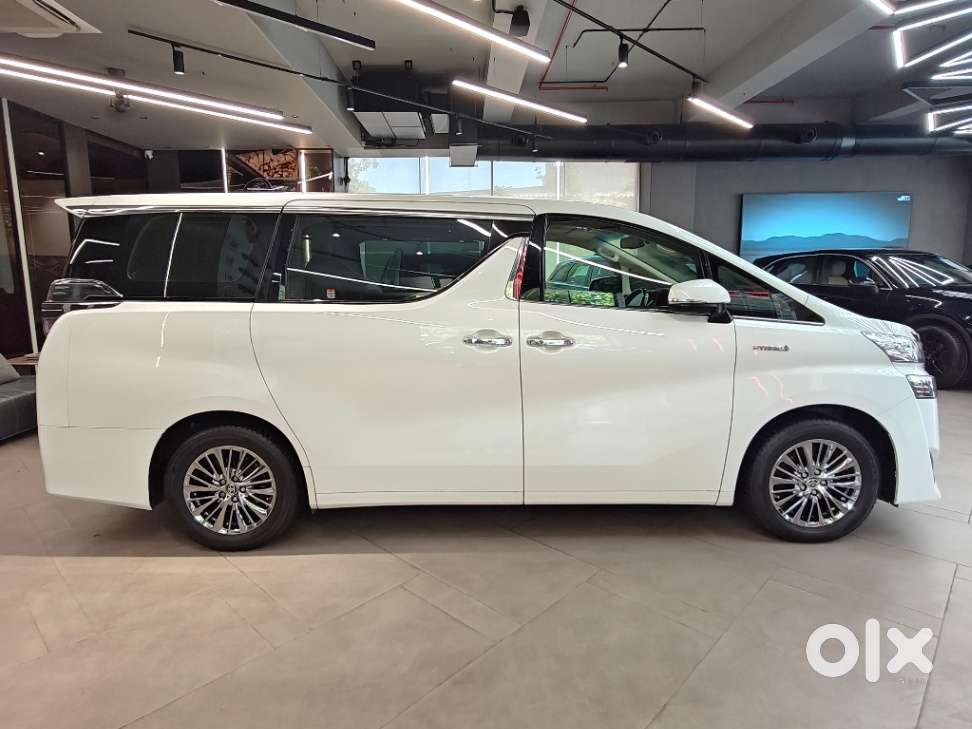 Toyota Vellfire Vip – Executive Lounge, 2023, Petrol