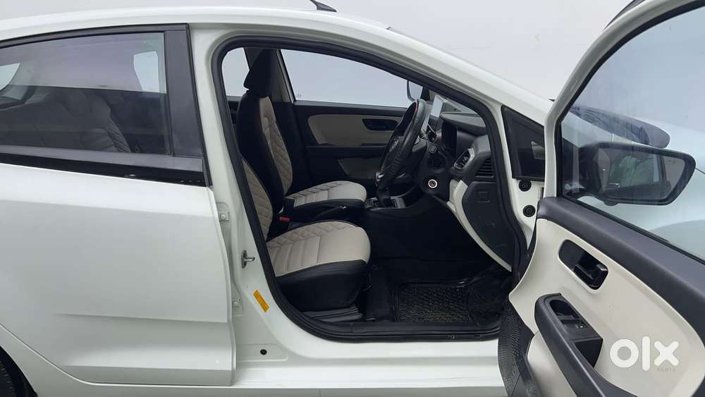 Tata Altroz 1.2 Xe, 2021, Petrol