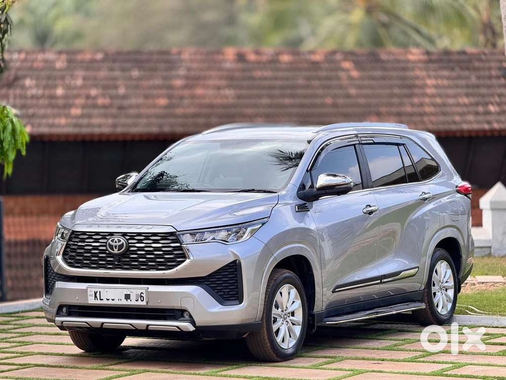 Toyota Innova Hycross