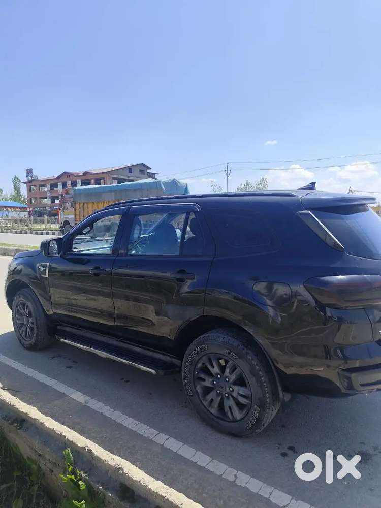 Ford Endeavour 2016 Diesel 140915 Km Driven