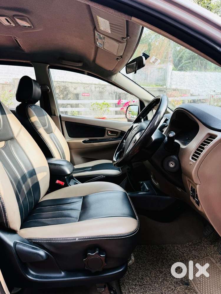 Toyota Innova 2.5 G (diesel) 7 Seater Bs Iv, 2015, Diesel