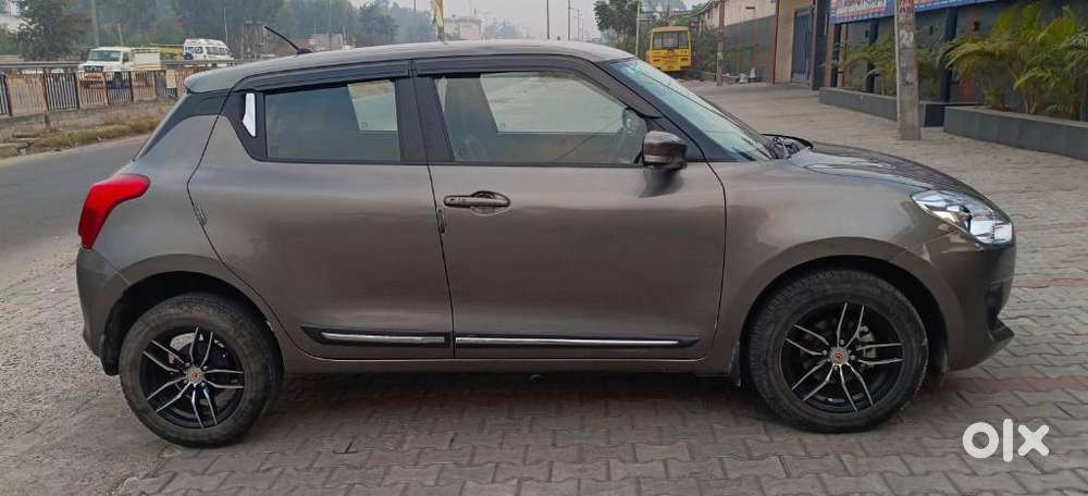 Maruti Suzuki Swift 1.3 Zxi, 2023, Petrol