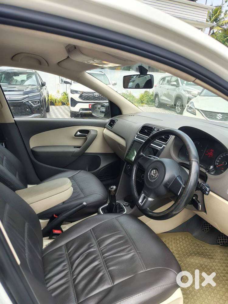 Volkswagen Vento 2010-2013 Petrol Highline, 2011, Petrol