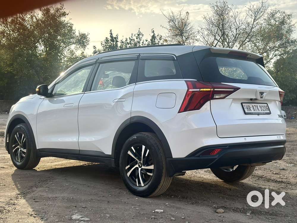 Mahindra Xuv700 2.0 Mx Petrol Mt 5 Str, 2023, Petrol
