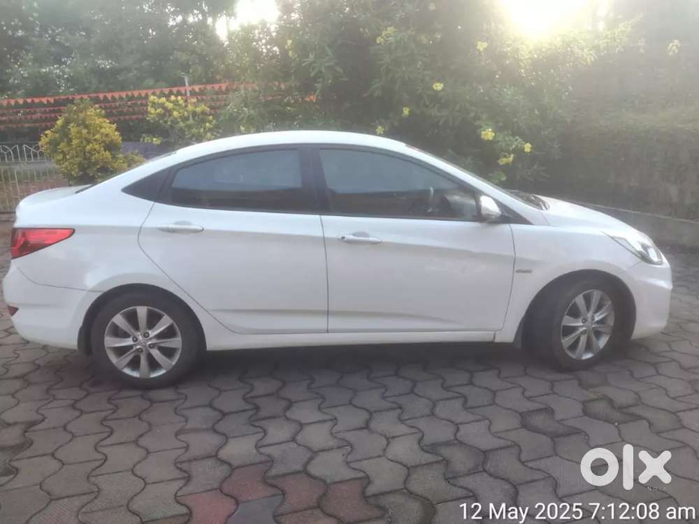 Hyundai Verna 2012