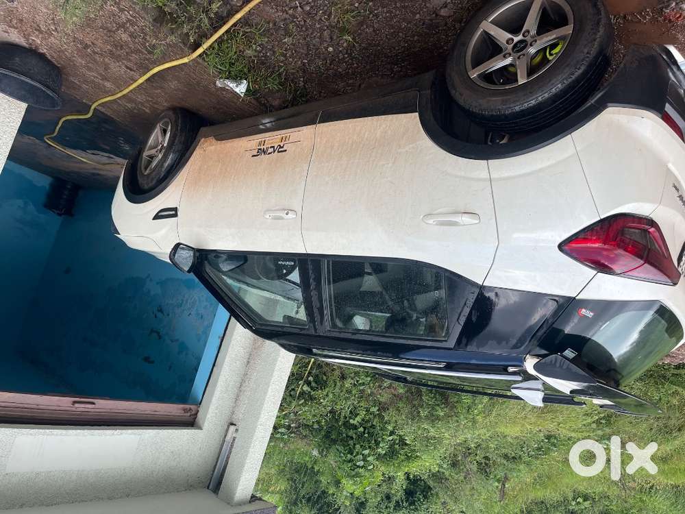 Mahindra Xuv300 2021 Petrol Well Maintained