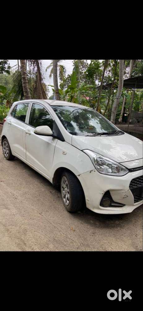 Hyundai Grand I10 2017 Diesel 100853 Km Driven