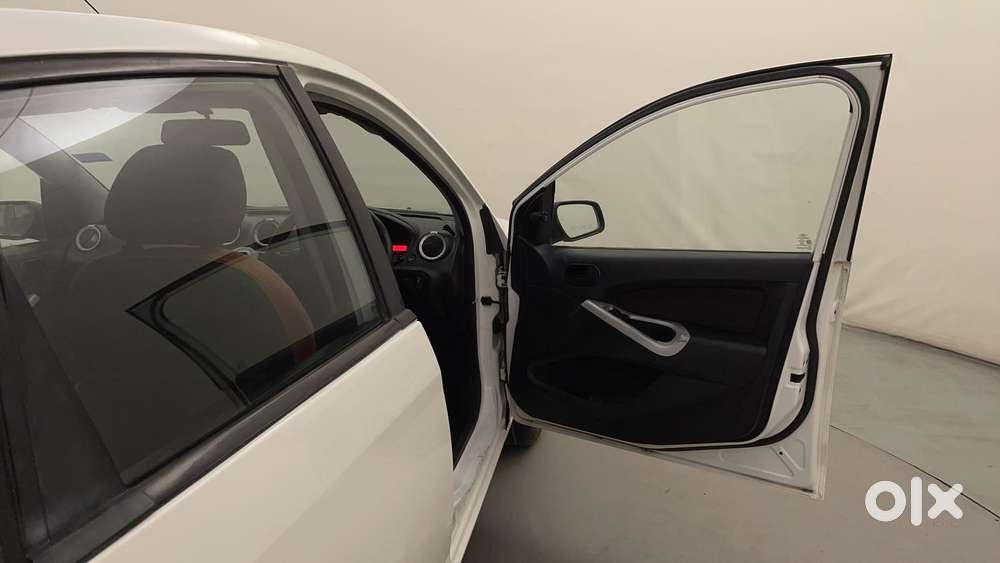 Ford Figo 2010-2012 Petrol Titanium, 2011, Petrol