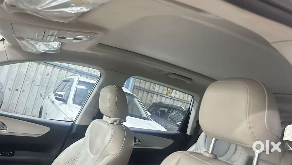 Mahindra Xuv700 2.0 Ax 7 Petrol Mt Str, 2024, Petrol