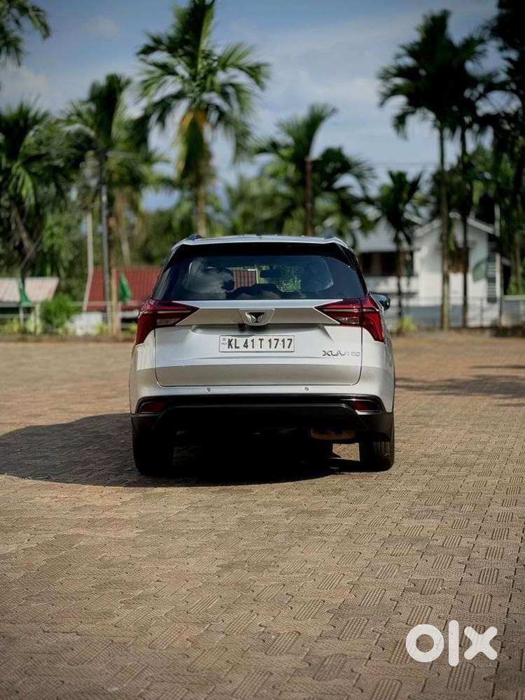 Mahindra Xuv700 2.0 Mx Petrol Mt 5 Str, 2022, Petrol
