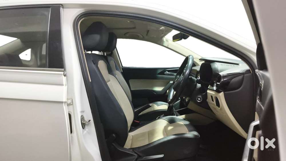 Skoda Slavia Style 1.0l Tsi Mt, 2022, Petrol