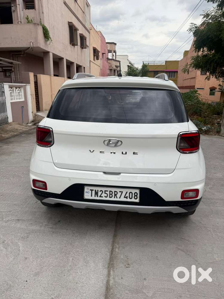 Hyundai Venue Mt Petrol 2020